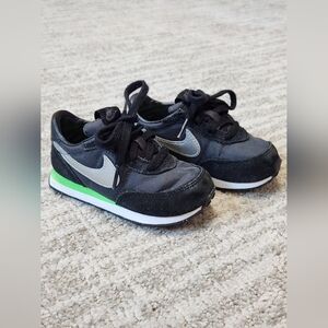 Nike Waffle Trainer sneakers shoes black silver green size 7 child DC6479-003